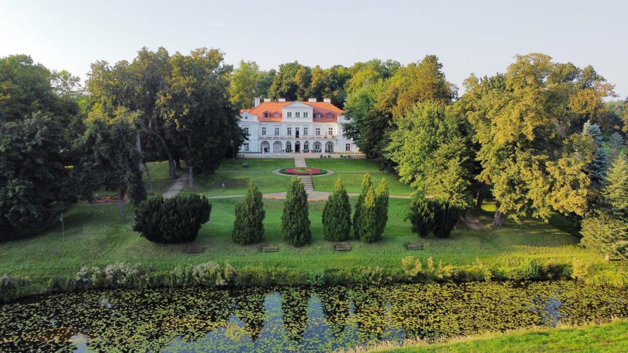 Dwor Zbozenna Hotel Przysucha Bagian luar foto