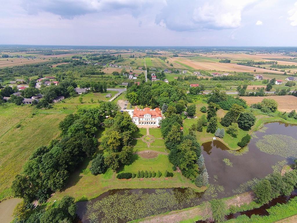 Dwor Zbozenna Hotel Przysucha Bagian luar foto