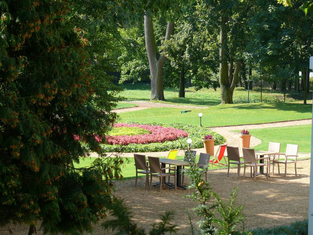 Dwor Zbozenna Hotel Przysucha Bagian luar foto