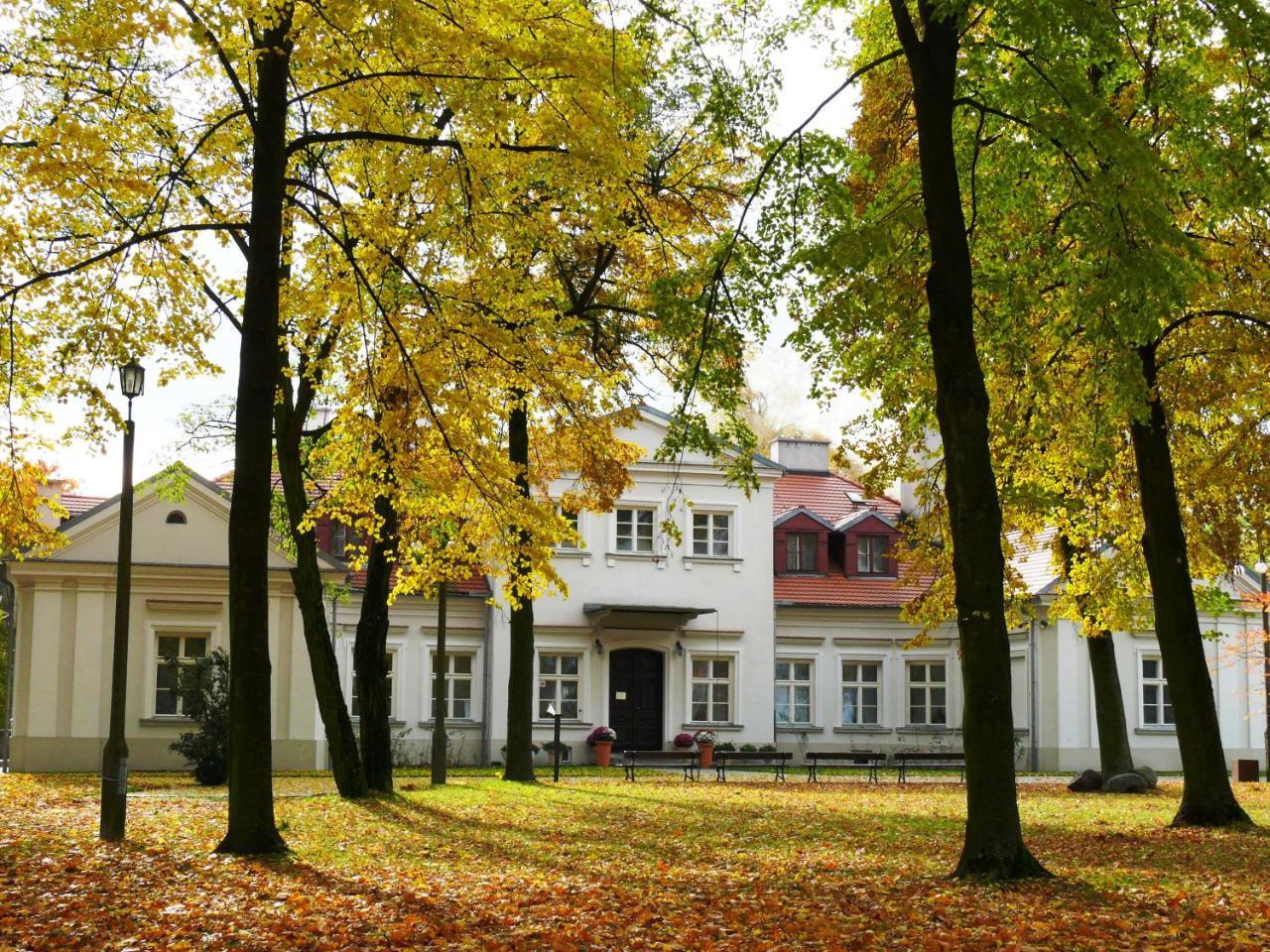 Dwor Zbozenna Hotel Przysucha Bagian luar foto