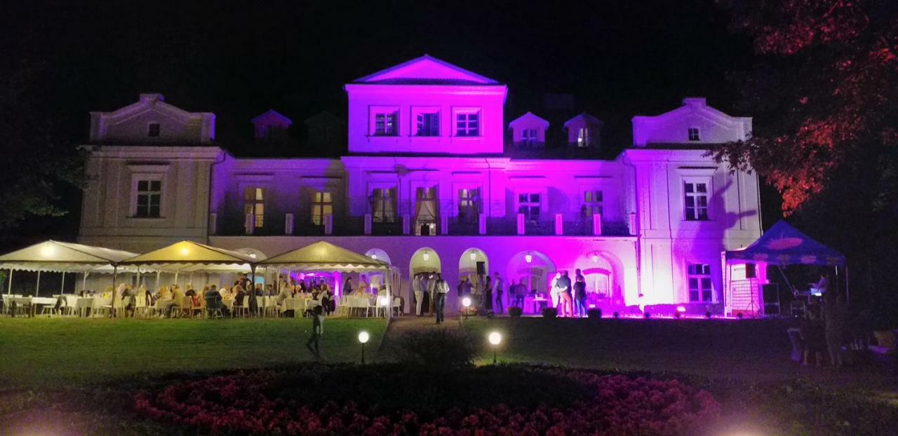 Dwor Zbozenna Hotel Przysucha Bagian luar foto